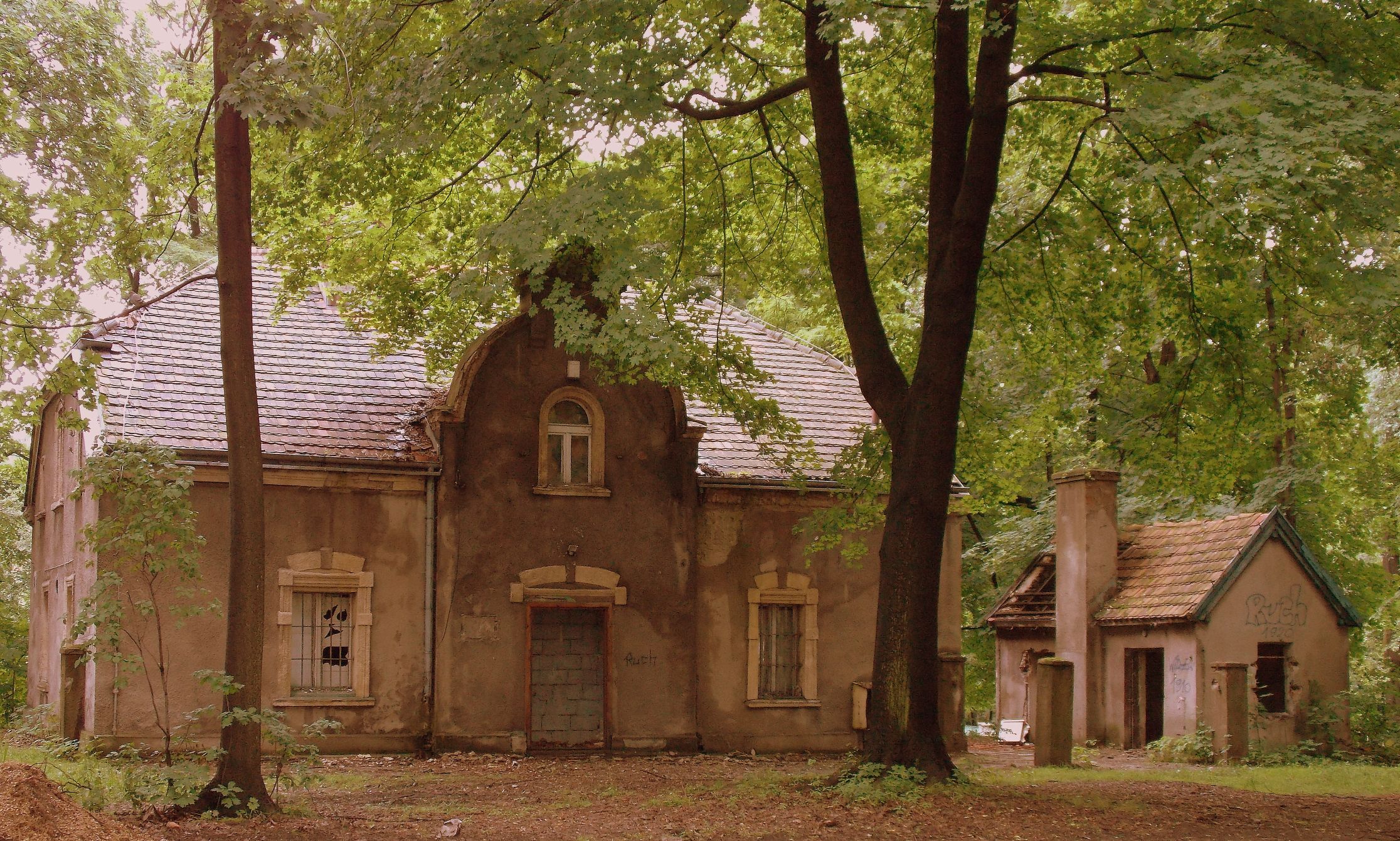 budynek dworski park zamkowy